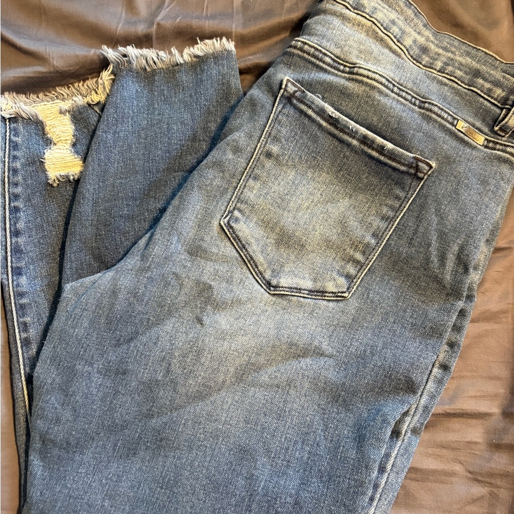KanCan Classic Blue High-Rise Women's Jeans with Frayed Hem